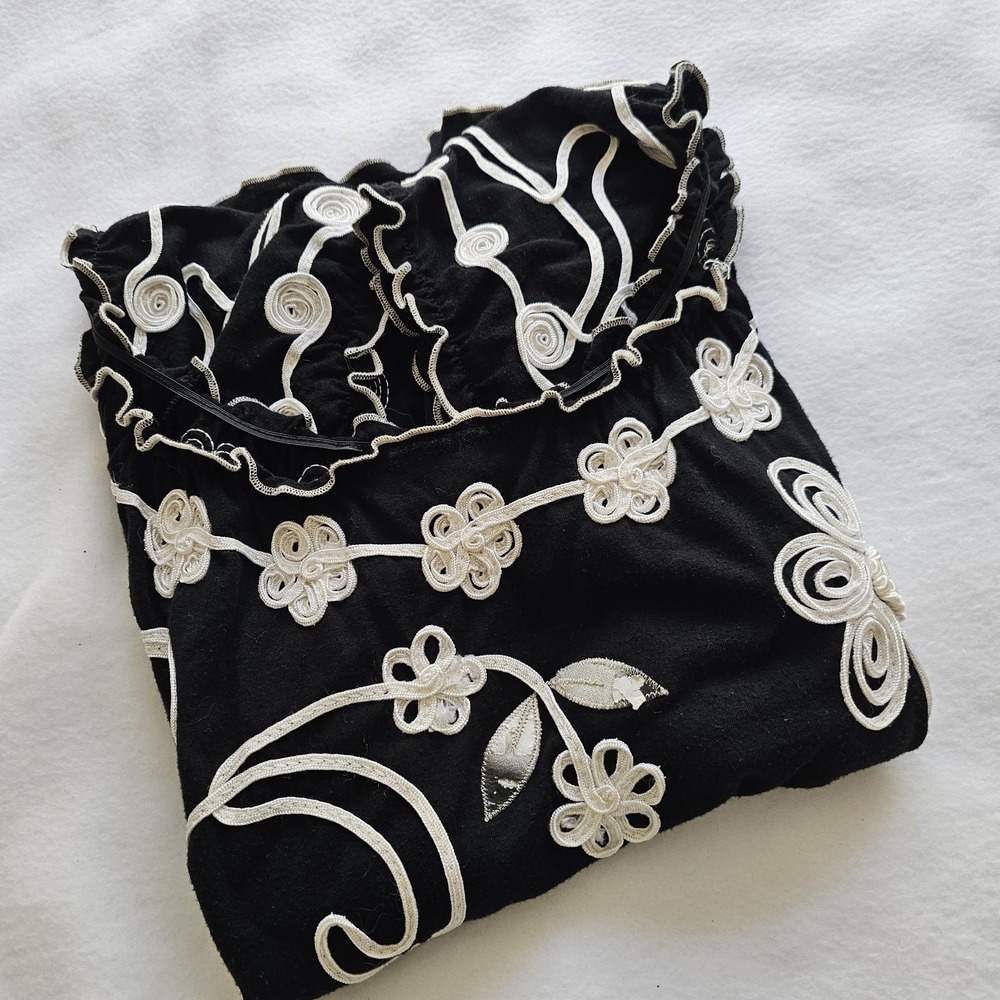 Lauren Michele ladies Black With White Applique Floral Designs, Cap Sleeves. Med - Picture 2 of 7